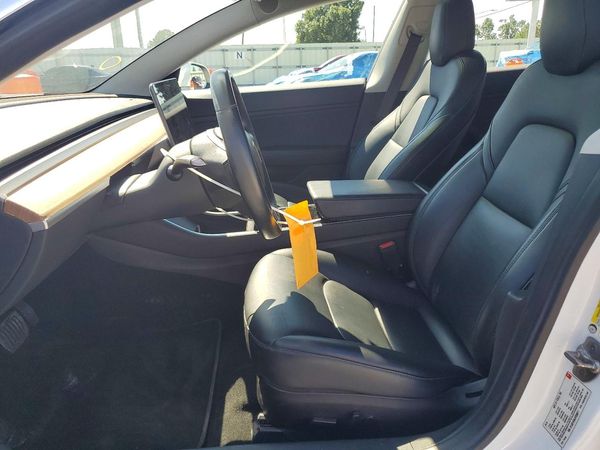 2018 TESLA MODEL 3 — DENT