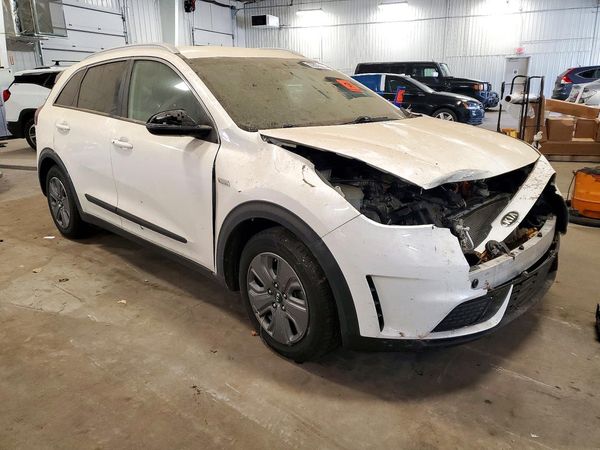 2018 KIA NIRO FE (HEV), LX (HEV) — Passenger 3/4