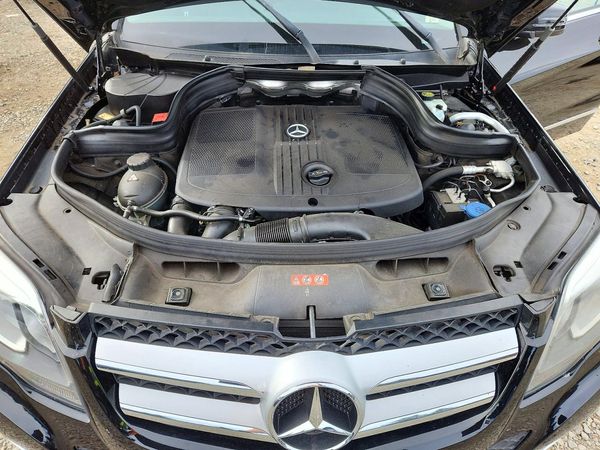 2014 MERCEDES-BENZ GLK-CLASS GLK250 BLUETEC 4-MATIC — Engine bay