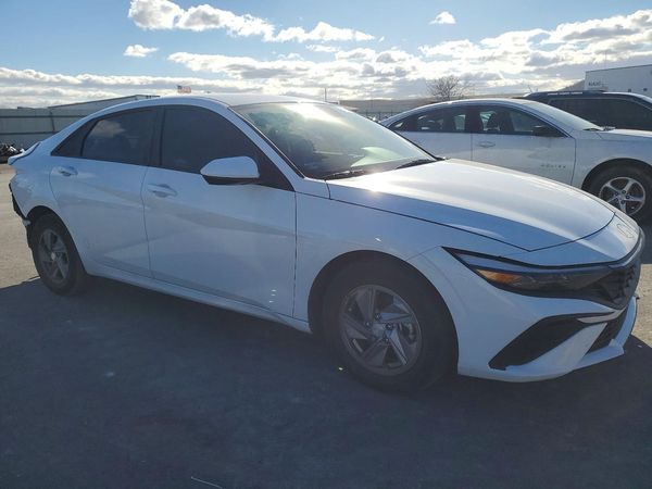 2024 HYUNDAI ELANTRA