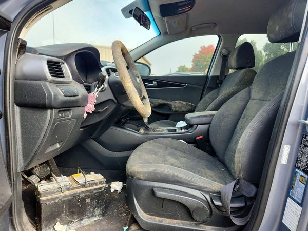 2020 KIA SORENTO L, LX, S — DENT