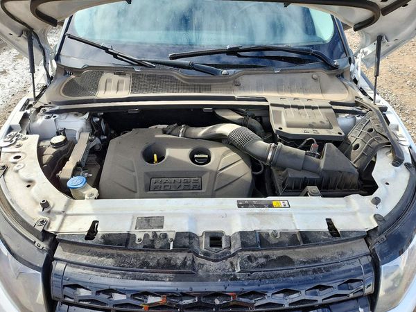 2013 LAND ROVER RANGEROVER Pure Plus — Engine bay