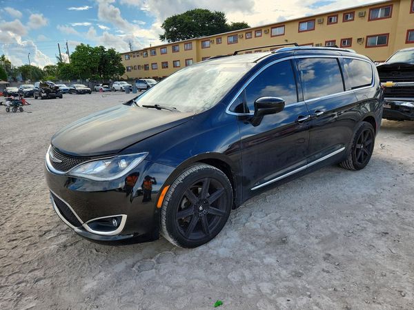 2017 CHRYSLER PACIFICA — DSFA — Front 3/4