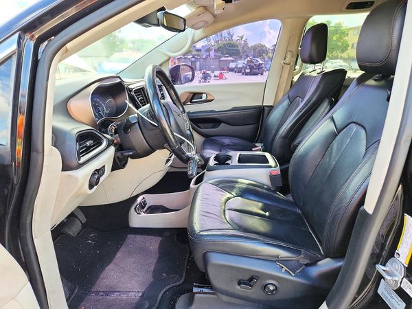 2017 CHRYSLER PACIFICA Touring L Plus — DENT
