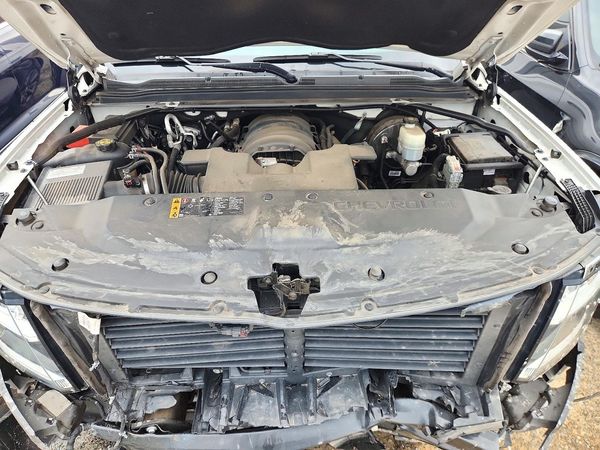 2019 CHEVROLET TAHOE LT — Engine bay
