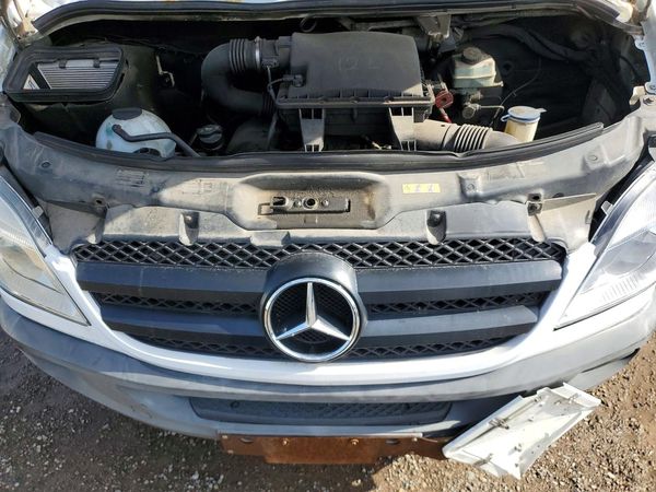 2013 MERCEDES-BENZ SPRINTER High — Engine bay