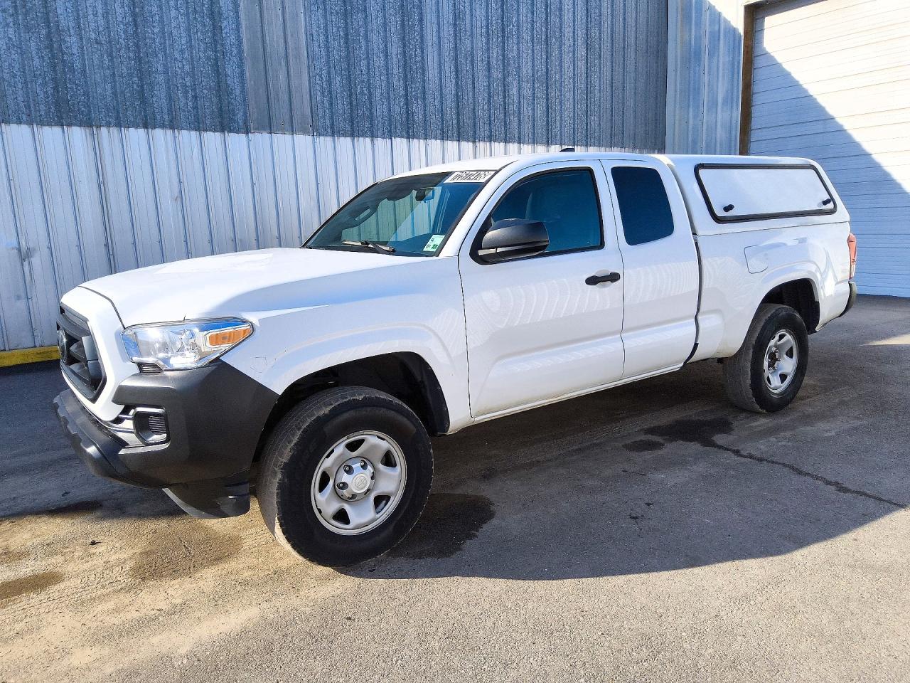 2022 TOYOTA TACOMA SR5 — Front 3/4