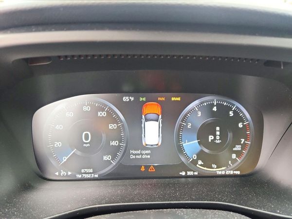 2020 VOLVO XC40 Momentum — ODOM