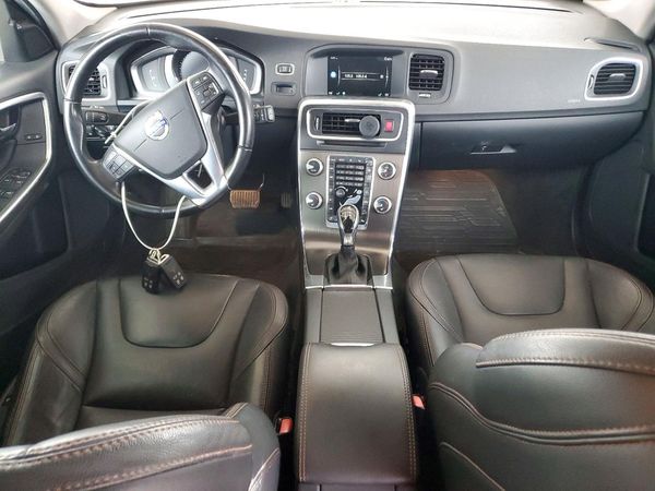 2015 VOLVO V60 CROSS COUNTRY Premier (non R design) — CKPT
