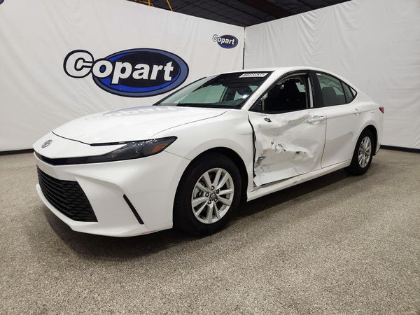 2025 TOYOTA CAMRY — Front 3/4