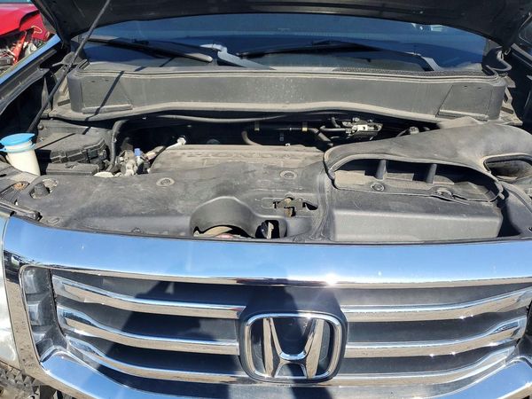 2014 HONDA PILOT LX — Engine bay