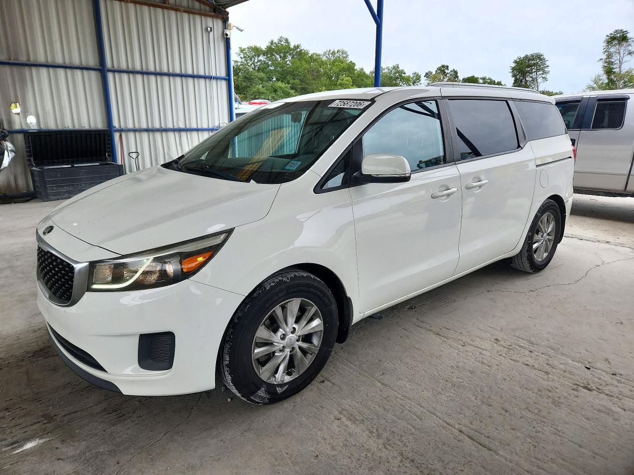2015 KIA SEDONA GL - Middle-low — Front 3/4