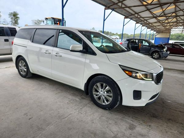 2015 KIA SEDONA GL - Middle-low — Passenger 3/4