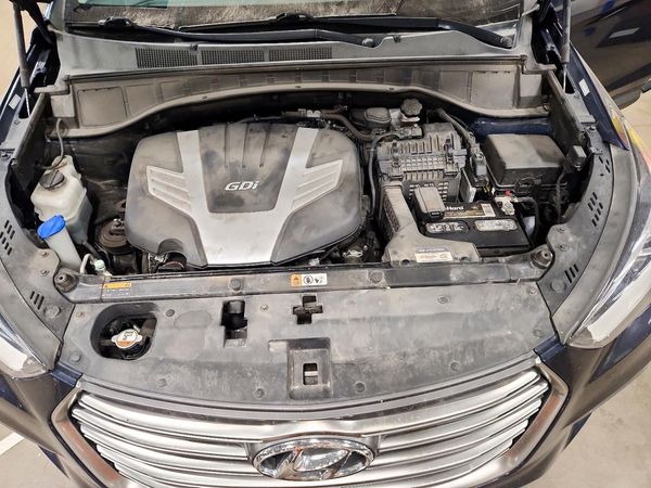 2018 HYUNDAI SANTA FE SE Premium pkg — Engine bay