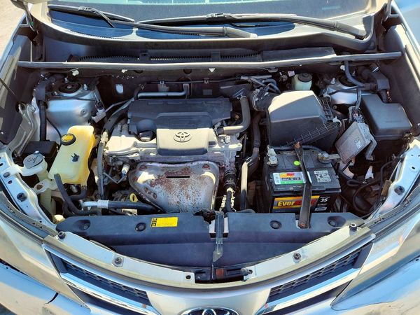 2014 TOYOTA RAV4 Sports — Engine bay