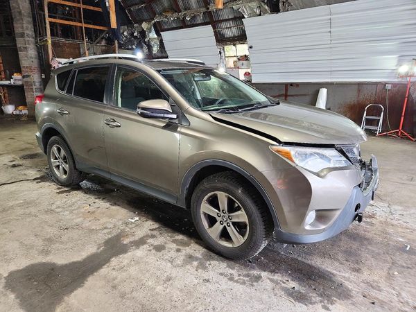 2015 TOYOTA RAV4 XLE (M Grade) — Passenger 3/4