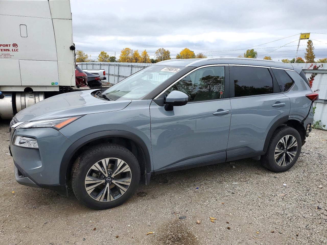 2022 NISSAN ROGUE SV — Front 3/4