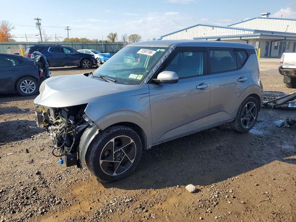 2023 KIA SOUL EX — Front 3/4
