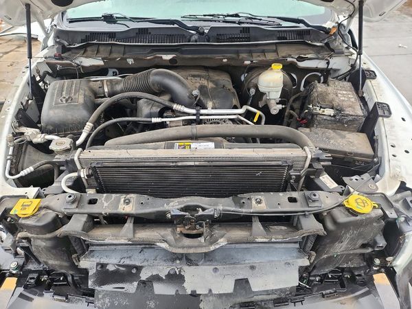 2015 RAM 1500 SLT — Engine bay