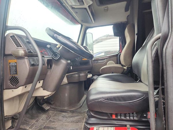 2013 VOLVO VN — DENT