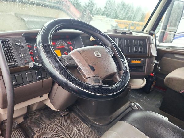 2013 VOLVO VN — CKPT