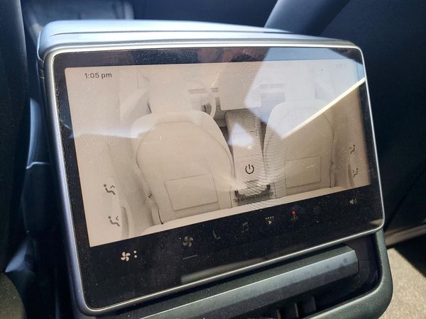 2024 TESLA MODEL 3 — LOOS
