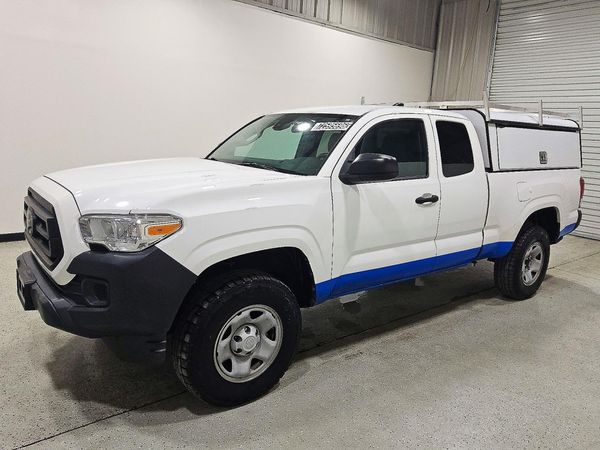 2022 TOYOTA TACOMA SR5 — Front 3/4