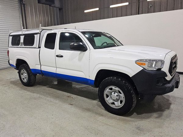 2022 TOYOTA TACOMA SR5 — Passenger 3/4