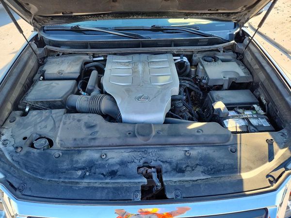 2017 LEXUS GX 460 — Engine bay