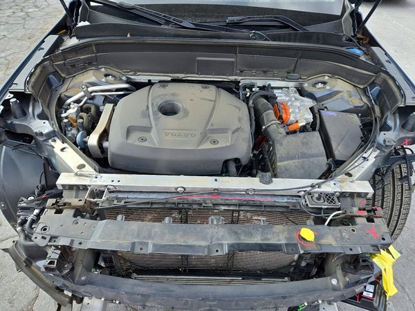 2023 VOLVO XC90 Ultimate Bright — Engine bay