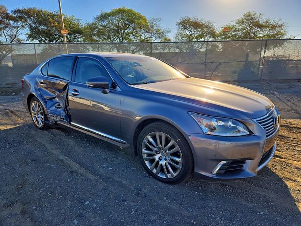 2015 LEXUS LS 460 — Passenger 3/4