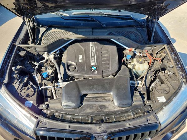 2018 BMW X5 xDrive35d — Engine bay