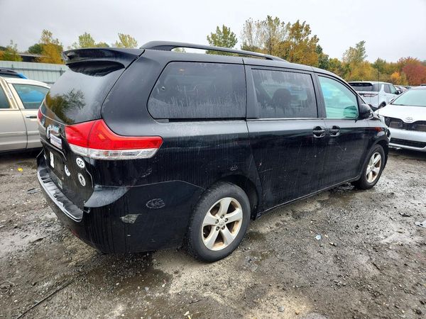 2013 TOYOTA SIENNA — PSRA
