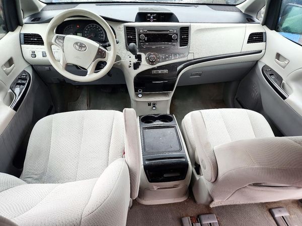 2013 TOYOTA SIENNA — CKPT