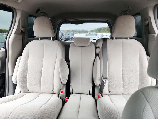 2013 TOYOTA SIENNA — SUVN