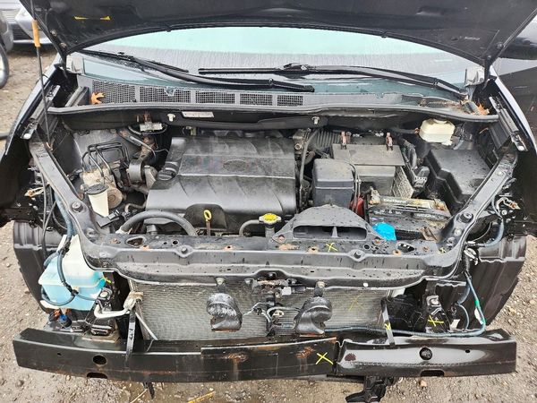 2013 TOYOTA SIENNA — Engine bay