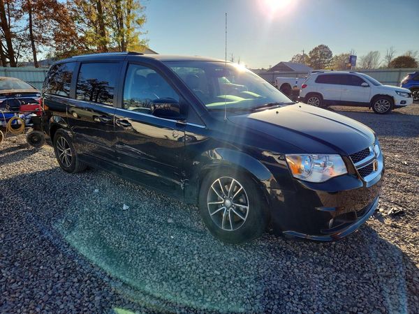 2017 DODGE GRAND CARAVAN SXT — Passenger 3/4