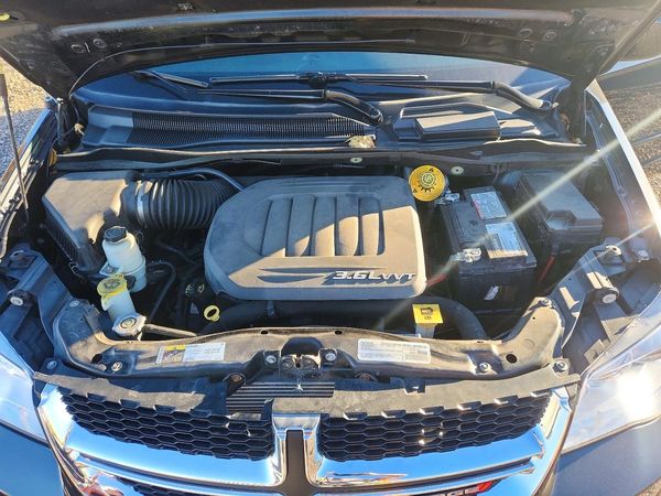 2017 DODGE GRAND CARAVAN SXT — Engine bay