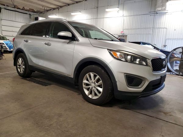 2016 KIA SORENTO L / LX — Passenger 3/4