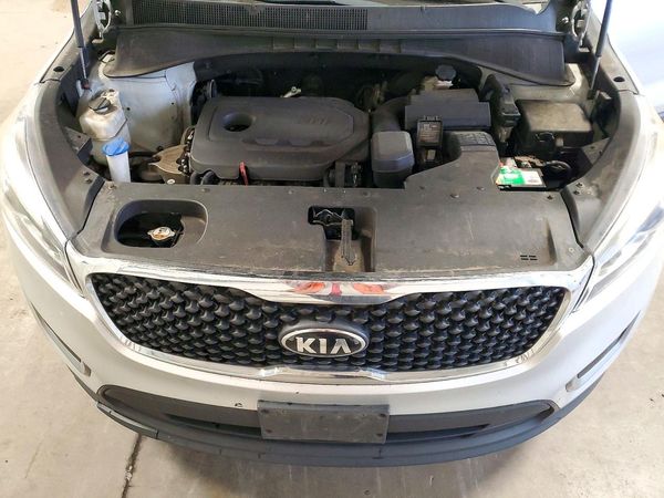 2016 KIA SORENTO L / LX — Engine bay