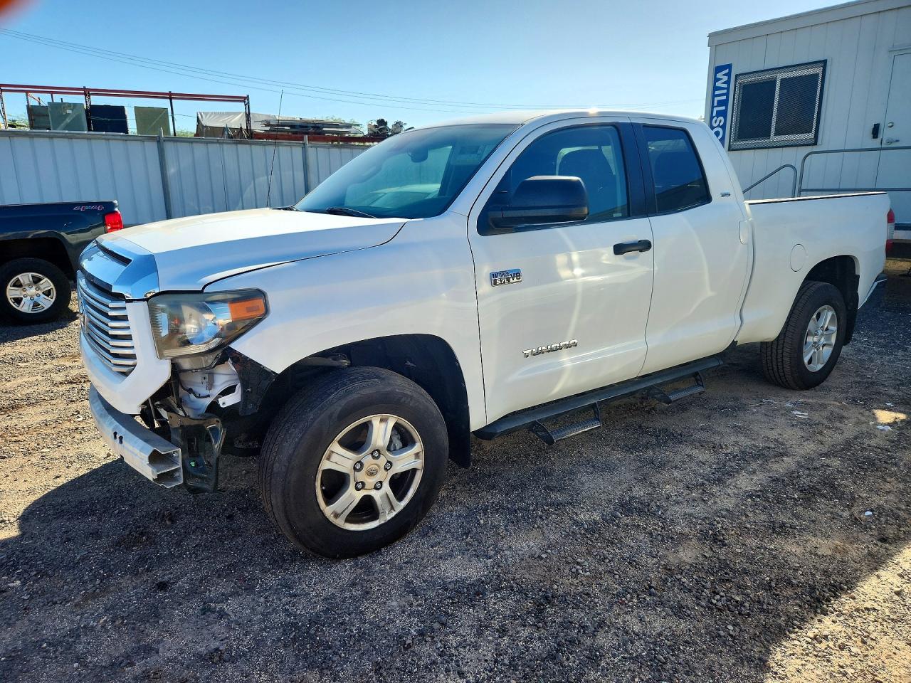 2018 TOYOTA TUNDRA SR/SR5 — Front 3/4