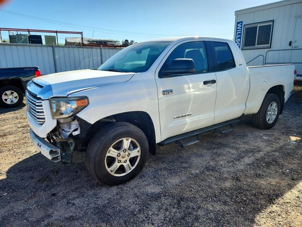 2018 TOYOTA TUNDRA SR/SR5 — Front 3/4