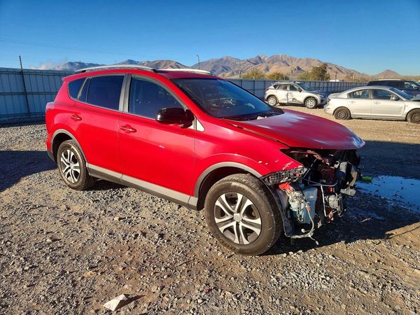 2016 TOYOTA RAV4 LE (X Grade) — Passenger 3/4