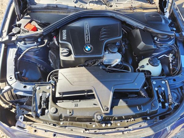 2014 BMW 320 SA — Engine bay