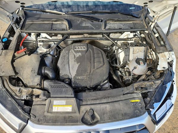 2019 AUDI Q5 quattro Prestige — Engine bay