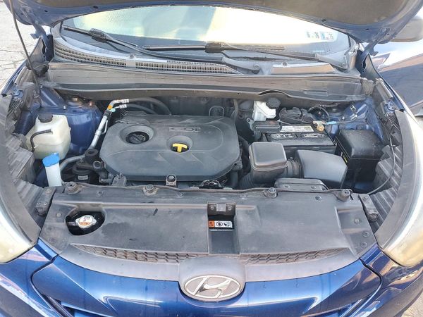 2014 HYUNDAI TUCSON GL (Middle-low Level) — Engine bay