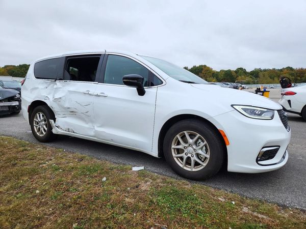 2026 CHRYSLER PACIFICA Select — Passenger 3/4