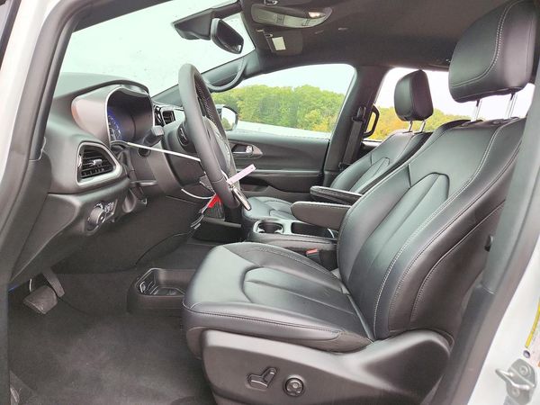 2026 CHRYSLER PACIFICA Select — DENT