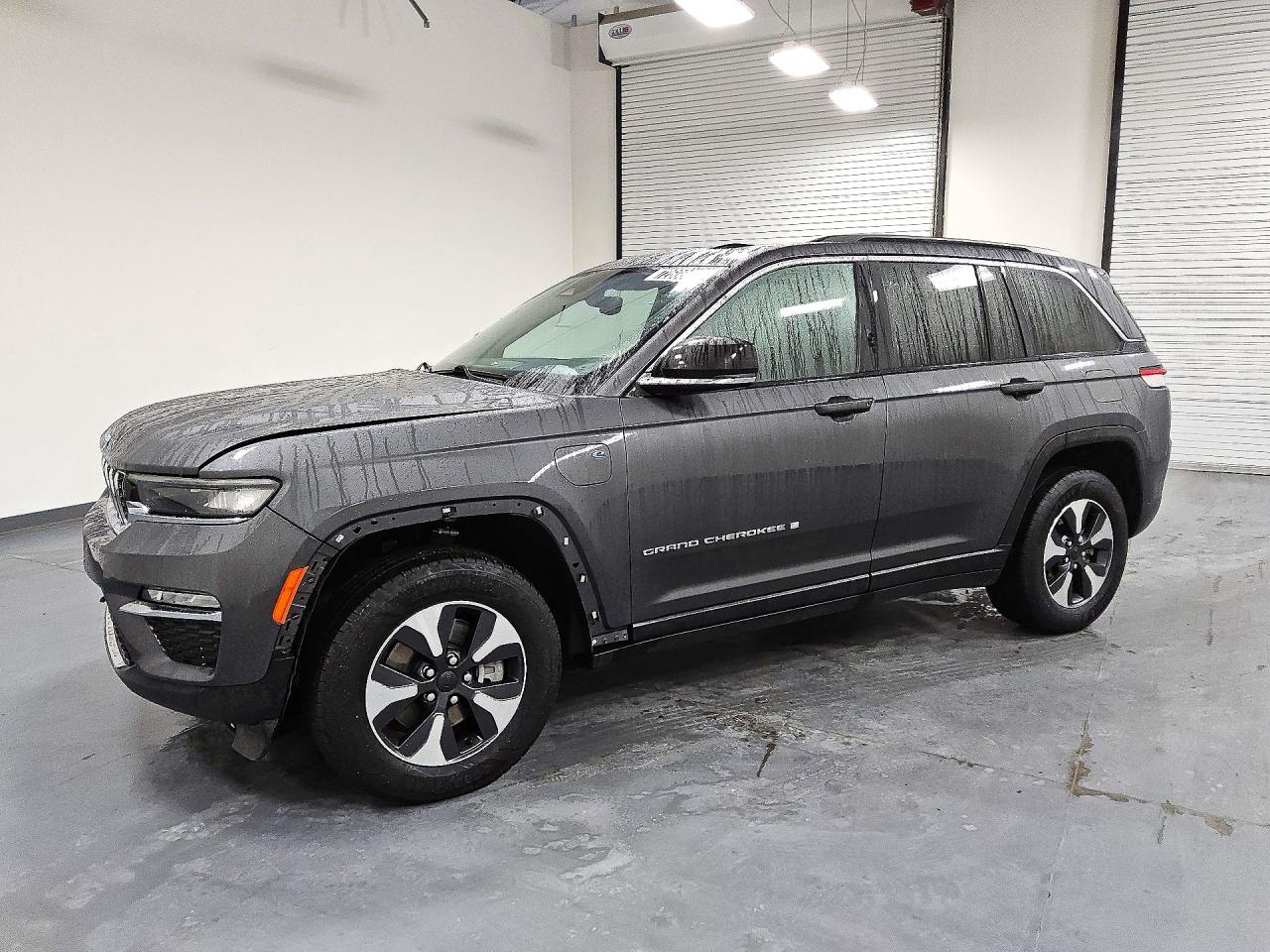 2024 JEEP GRAND CHEROKEE Limited 4XE — Front 3/4