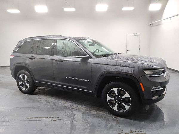 2024 JEEP GRAND CHEROKEE Limited 4XE — Passenger 3/4